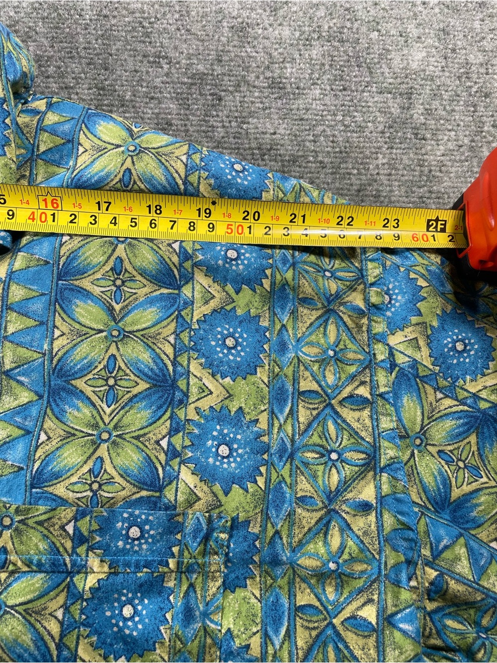 Men's Short-Sleeve Button-Down Shirt in Blue and Green floral Print - Picture 6 of 9